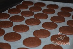 Recept elkészítése Ropogós kakaós kekszfalatkák lágy vajas krémmel, lépés 4