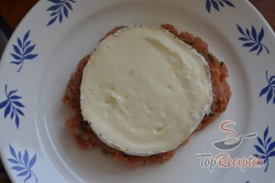 Recept elkészítése Camembert sajttal töltött húspogácsa, lépés 4