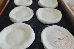 Recept elkészítése Gyors joghurtos tészta percek alatt – ha nincs otthon kenyér, lépés 1