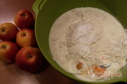 Recept elkészítése Tejszínes tésztából készült túrós és almás rétes, lépés 4