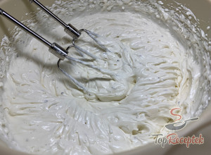 Recept Lágy mascarponés-tejszínhabos krém, 10 perc alatt. Szinte minden tortához és süteményhez illik!