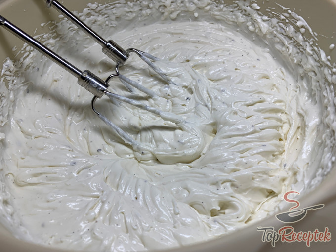 Recept Lágy mascarponés-tejszínhabos krém, 10 perc alatt. Szinte minden tortához és süteményhez illik!
