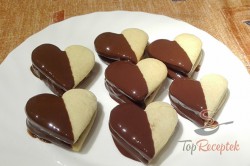 Recept elkészítése Csokikrémes, csokival díszített szívek, lépés 2