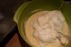 Recept elkészítése CIKK-CAKK pudingszelet édes cukros tejföllel, lépés 2