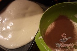 Recept elkészítése CIKK-CAKK pudingszelet édes cukros tejföllel, lépés 4