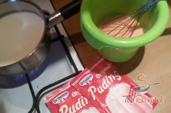 Recept elkészítése CIKK-CAKK pudingszelet édes cukros tejföllel, lépés 7
