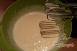 Recept elkészítése Puha tejfölös szelet, lépés 4