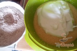 Recept elkészítése Puha kakaós szelet citromos-porcukros mázzal, lépés 4