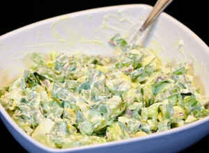 Recept Könnyű medvehagymás-tojásos saláta