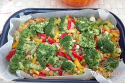 Recept elkészítése Zöldséges-tojásos sült brokkoli, lépés 3