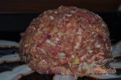Recept elkészítése Karfioltorta darált húsba csomagolva, szalonnával és sajttal, lépés 5