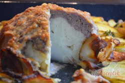 Recept elkészítése Karfioltorta darált húsba csomagolva, szalonnával és sajttal, lépés 10