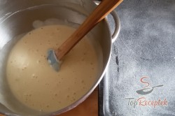 Recept elkészítése Kókuszos szelet tejszínnel nyakon öntve, lépés 2