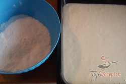 Recept elkészítése Kókuszos szelet tejszínnel nyakon öntve, lépés 4