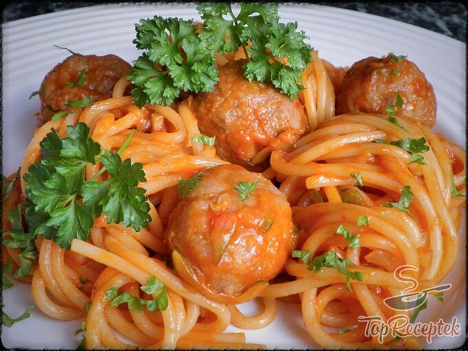 Recept Húsgolyó zöldséges mártással, spagettivel