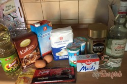 Recept elkészítése Fantasztikus Nescafé szelet csokoládés-tejfölös krémmel, lépés 1