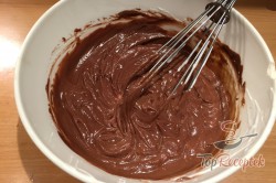 Recept elkészítése Fantasztikus Nescafé szelet csokoládés-tejfölös krémmel, lépés 8