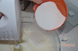 Recept elkészítése Puha rolád kókuszos mascarpone krémmel, lépés 2