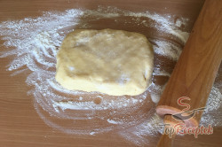 Recept elkészítése Túrós-áfonyás szelet édes morzsával, lépés 4