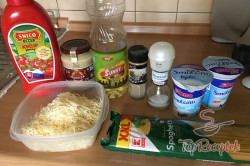 Recept elkészítése Spagettitészta tejfölös csirkével, lépés 1