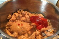 Recept elkészítése Spagettitészta tejfölös csirkével, lépés 4