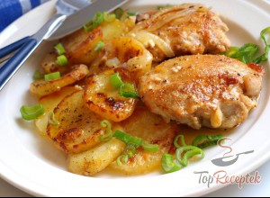 Recept Tejszínnel és burgonyával sült pácolt csirkehús
