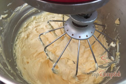 Recept elkészítése Epres kevert sütemény, lépés 2