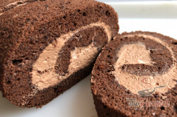 Recept elkészítése Kakaós piskótarolád csokoládés krémmel – puha, mint a pókháló, lépés 1