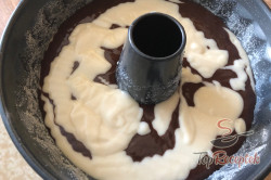 Recept elkészítése Csodás kuglóf tej és tojás nélkül, lépés 2
