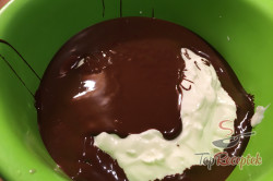 Recept elkészítése Szaftos kakaószelet csokiöntettel, lépés 10