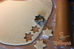 Recept elkészítése Karácsonyi csillagok citromos-tejfölös tésztából, lépés 4