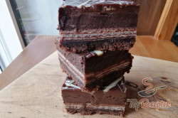 Recept elkészítése Csokoládés nápolyiszelet lágy krémmel, lépés 2