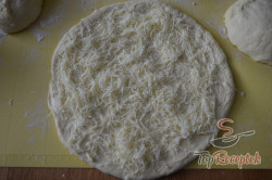Recept elkészítése Sajtos croissant, lépés 9