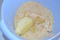 Recept elkészítése Gyümölcsös torta sűrített tejes krémmel, sütés nélkül, lépés 2