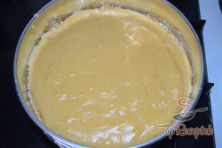 Recept elkészítése Gyümölcsös torta sűrített tejes krémmel, sütés nélkül, lépés 6