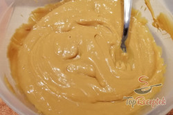 Recept elkészítése Mézes szelet pudingos krémmel és karamellás sűrített tejjel, lépés 6