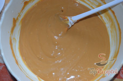 Recept elkészítése Karamellkrémes piskóta vajas keksszel, lépés 2