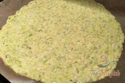 Recept elkészítése Cukkinis, liszt nélküli pizza mozzarellával, lépés 5
