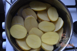 Recept elkészítése Fokhagymás krémmel sült burgonya, lépés 1