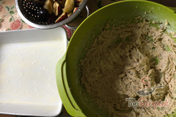 Recept elkészítése Szilvás szelet reszelt csokis tésztával és édes morzsával, lépés 6