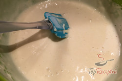 Recept elkészítése Fordított almás szelet tejszínhabbal, lépés 7