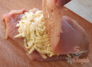 Egyszerű serpenyős recept: burgonyás-sajtos körettel töltve