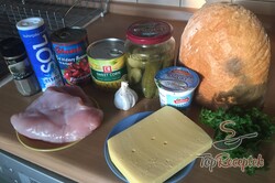 Recept elkészítése Könnyű csirkemellsaláta babbal és sajttal, lépés 1
