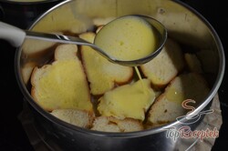 Recept elkészítése Máglyarakás almával, mazsolával és tojáshabbal, lépés 4