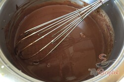 Recept elkészítése Lágy tejszínhabos szelet csokival, lépés 13