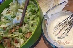 Recept elkészítése Cézár saláta csirkével, lépés 7