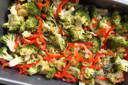 Recept elkészítése Egyszerű és gyors vacsora – tepsis brokkoli, lépés 2