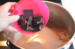 Recept elkészítése Szereti a csokoládét? Készítse el ezt a lágy csokis desszertet liszt és sütés nélkül, lépés 5