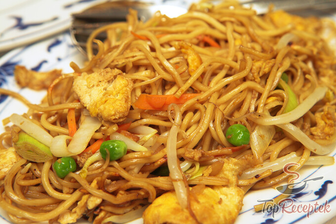 Recept Isteni pirított rizsnudli kínai módra az otthoni konyha kényelméből