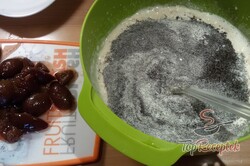 Recept elkészítése Mákos szelet szilvával – bögrés süti, lépés 6